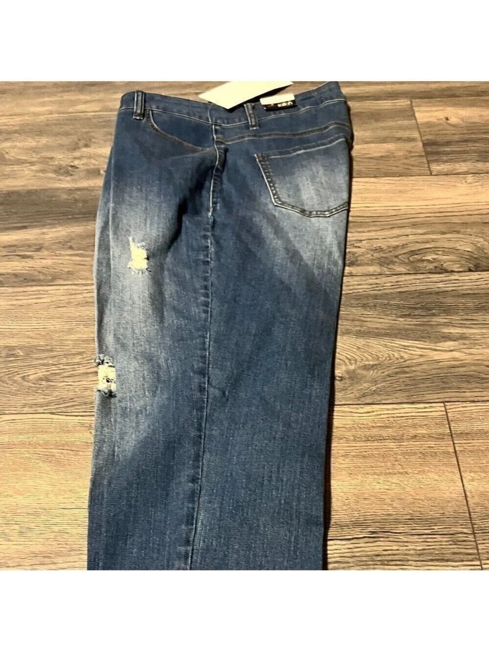 NWT Slimsation destructed jeans with double frayed edge. Size 8
